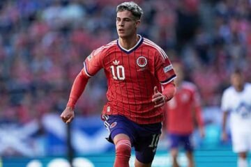Robbie Ure juega el tramo final en el triunfo de Escocia ante Macedonia del Norte (0-2)